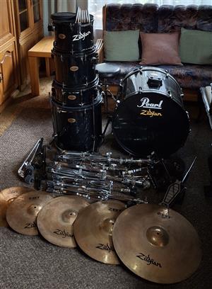 Pearl drums with Cymbals