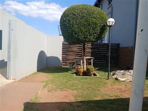 Townhouse For Sale in Oakdene