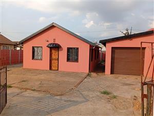 House For Sale in Lenasia Ext 13