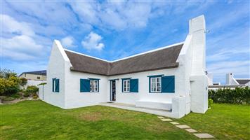 Charming Fisherman’s-Style Home to Rent in Langezandt