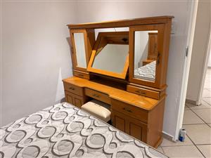 King/Queen Size Bedroom Suite