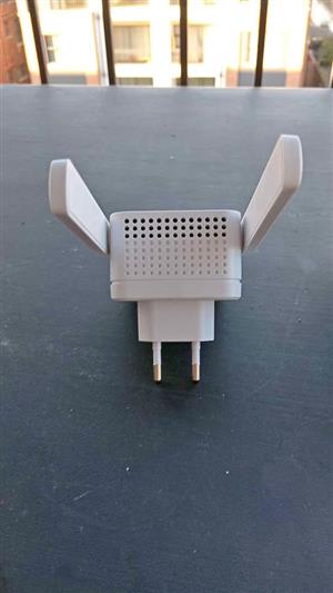 Cudy AC1200 Mesh Wi- Fi Range Extender