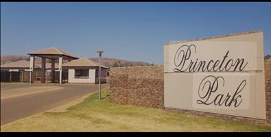 Townhouse For Sale in Chantelle