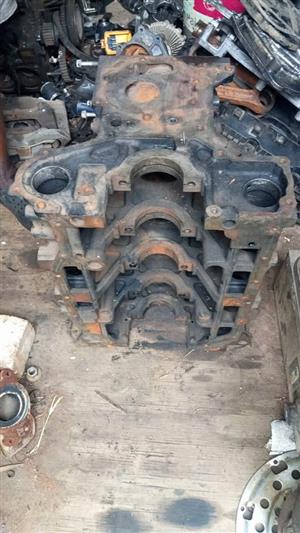 Kia K2500 engine block, piston, Conrods, exhaust manifold, timing cover, top cover, cams