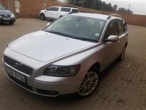 Volve V50 Automatic, Petrol, 2006, 104000 km. Leather seats. Excellent Condition
