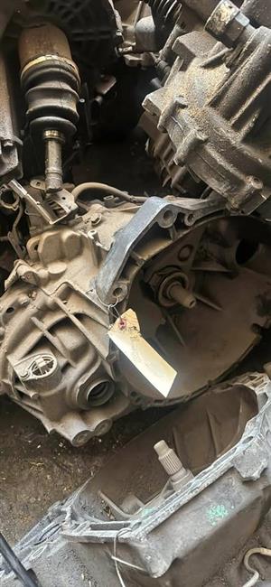 Nissan x trail 6 speed gearbox. Yd22.