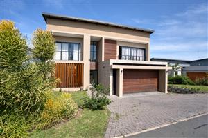 Elegant 4-Bedroom Family Home – Palm Lakes Estate