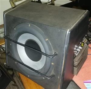 Speaker box with built in amplifier