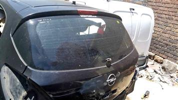 Opel Corsa D essentia tail gate