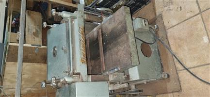 Dainichi Seiko 210mm Cast-Iron Floor-Standing Thickness Planer