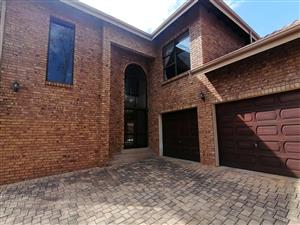 House For Sale in Rooihuiskraal North