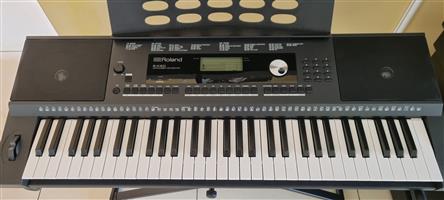 ROLAND E-X20 KEYBOARD with stand