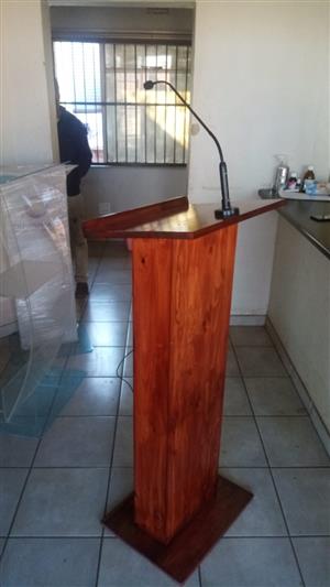 U-Shaped Wooden Podium with Microphone Good Price