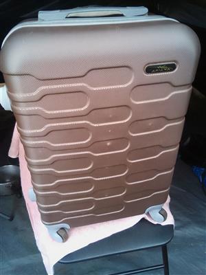 Luggage and gloves 