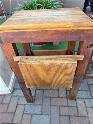 Solidwood butchers block with knife holder