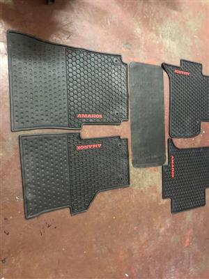 Amarok rubbber mats