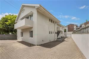 Spacious 3 Bedroom Apartment in Excellent Location