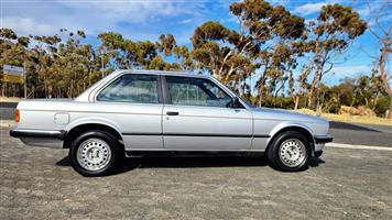 1984 BMW e30 320i 