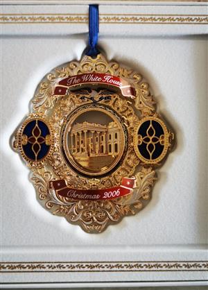 Official 24k Gold White House Christmas Ornament 2006 (Tiffany Glass Theme)