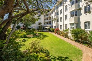 Apartment For Sale in Rondebosch