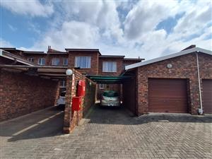Townhouse For Sale in Brackenhurst