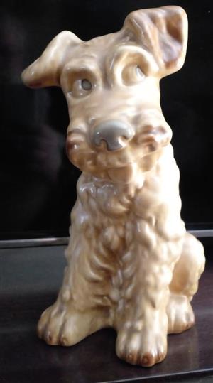 VINTAGE FIGURE OF A DOG.