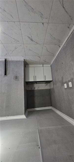 Bachelor to rent in mahube 