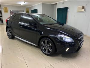 2015 VOLVO V40 CC D4 EXCEL MOMENTUM GEARTRONIC