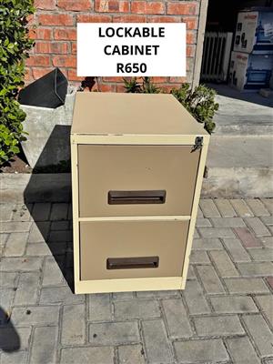 LOCKABLE METAL FILING CABINET