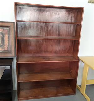 Large bookcase with graduating, adjustable shelves