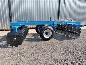 New Giants trailed hydraulic disc harrows