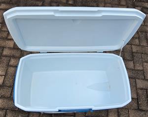 Nice Big Coleman Xtreme6 Cooler Box - Keeps Ice 6 Days, 113.6 Liters