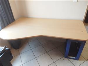 Office table to go urgently