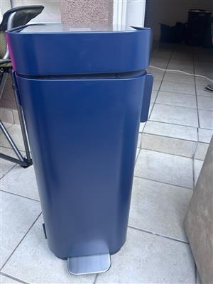 Joseph Joseph Porta Easy Empty Pedal Bin