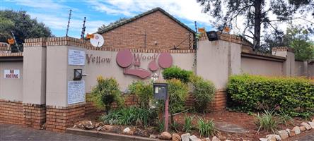 Townhouse Rental Monthly in Die Hoewes
