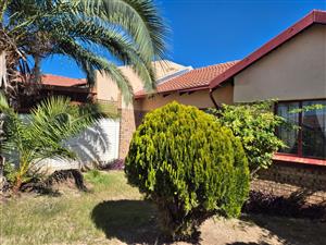 Family Home Awaits in Ivy Park