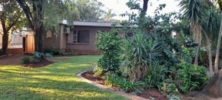 Spacious 4-bedroom home For Sale in Protea Park, Rustenburg!