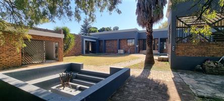 Spacious Family Home with Loads of Potential and additional flatlet in Sunward Park