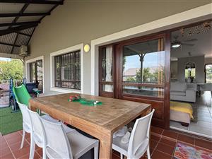 Modern 3-Bedroom Luxury Apartment in Wakenshaw – Comfort, Style & Prime Location