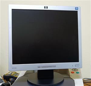 HP  LED-backlit LCD monitor - 17"  Tel . Ricardo 