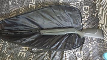 Pellet gun. Hatsan Mod 70 Quattro Trigger 1000fps.With bag.