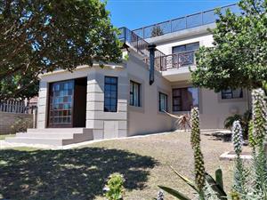 4 Bed, 4 Bath House For Sale in Tergniet with Sea & Mountain Views