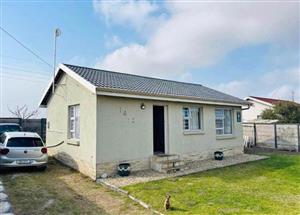 Charming 3-Bedroom Home in NU 17, Mdantsane
