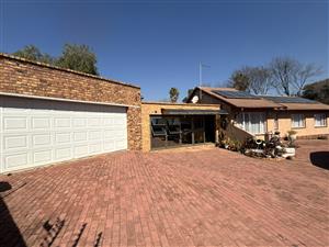 Low-Maintenance Family Home with Solar Power & Entertainment space in Crystal Park