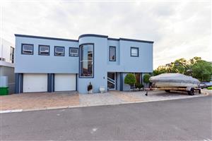 5 Bedroom Family home in Calypso Beach