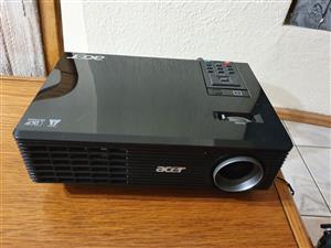 Acer projector (X110P) and projector screen (size 150x150) As new.