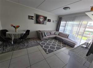 Townhouse For Sale in Greenstone Hill
