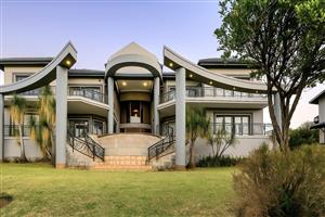 EXCLUSIVE GRAND GOLF ESTATE RETREAT WITH BREATHTAKING VIEWS!