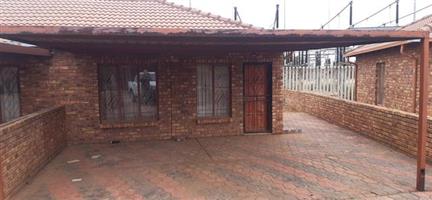 Townhouse For Sale in Soshanguve VV
