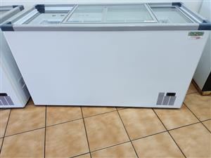 8 glasstop freezers for sale. Mint condition. 520Lflat top freezers. 